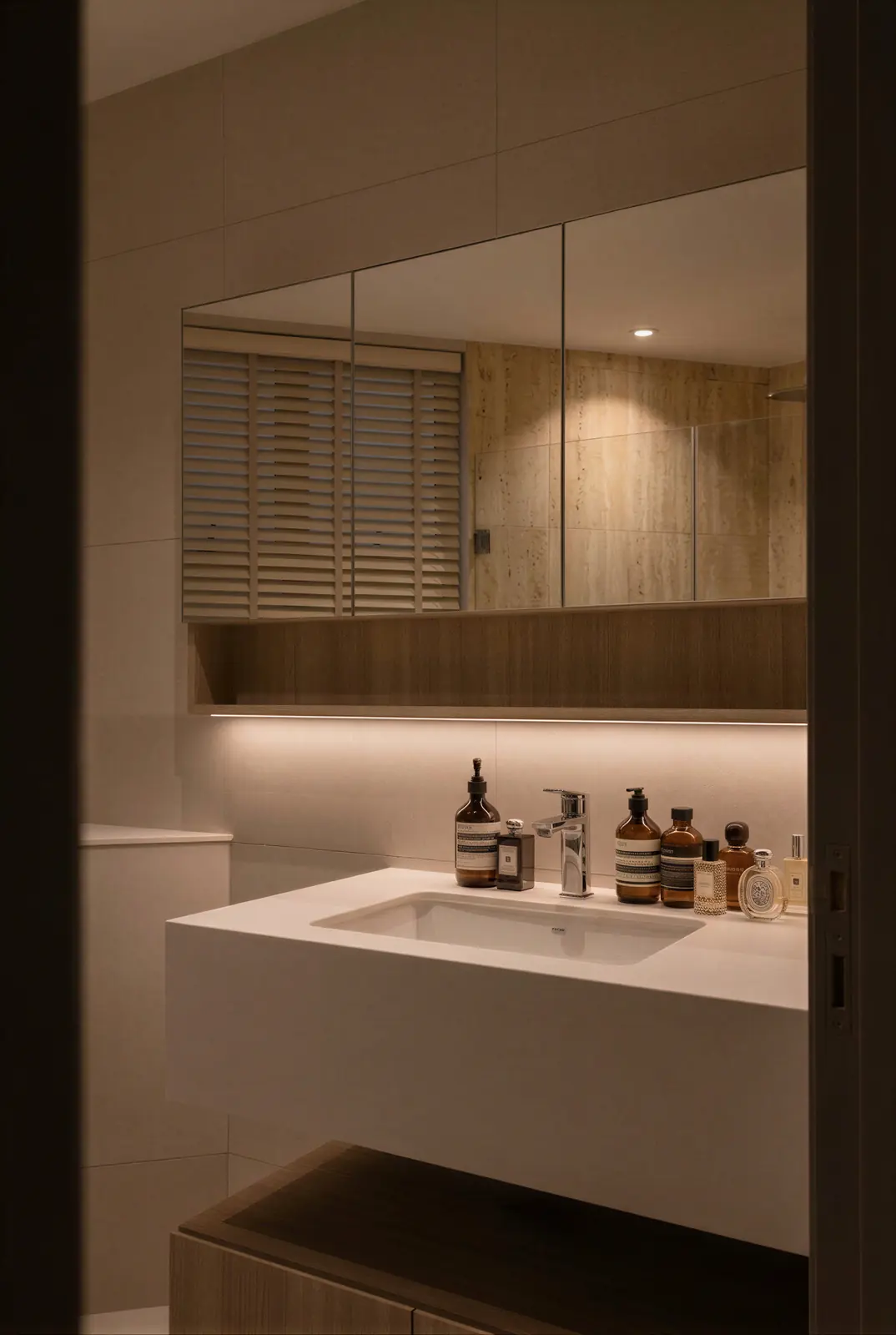 Vanity nook. Sunshine Plaza Residences, 3-bedroom condominium · Singapore, renovation by ELEVATED.