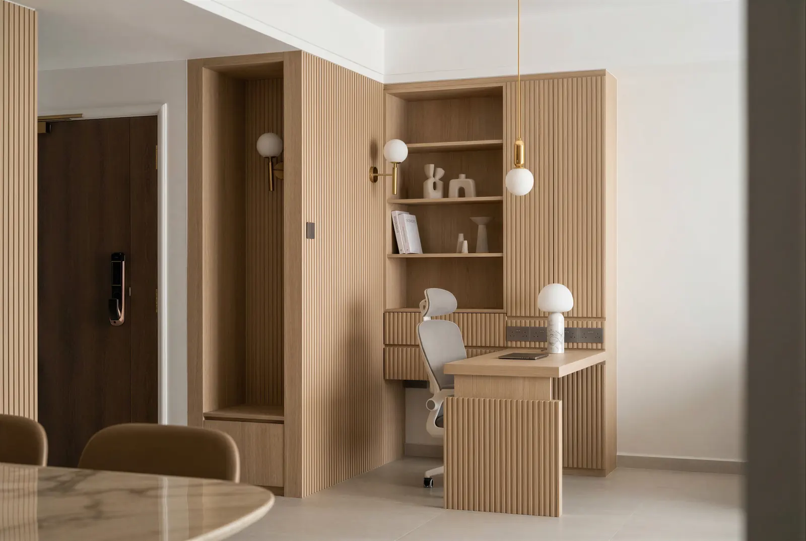 Study nook. Sunshine Plaza Residences, 3-bedroom condominium · Singapore, renovation by ELEVATED.